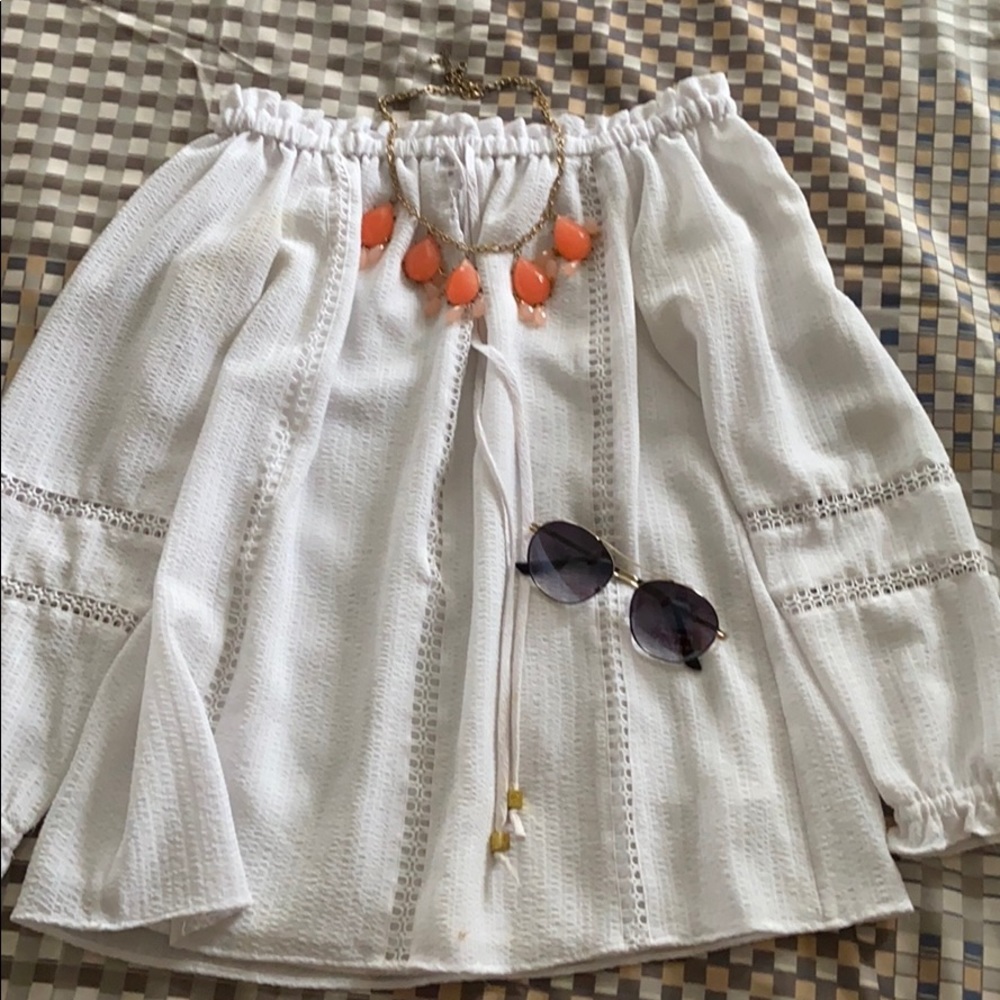 Michael Kors Off the shoulder flows white top